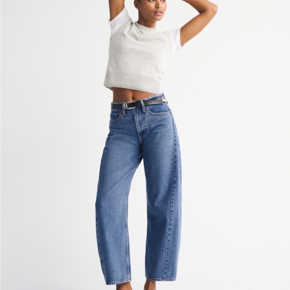 Abercrombie & Fitch Curve Love Barrel in Medium Wash *like new*